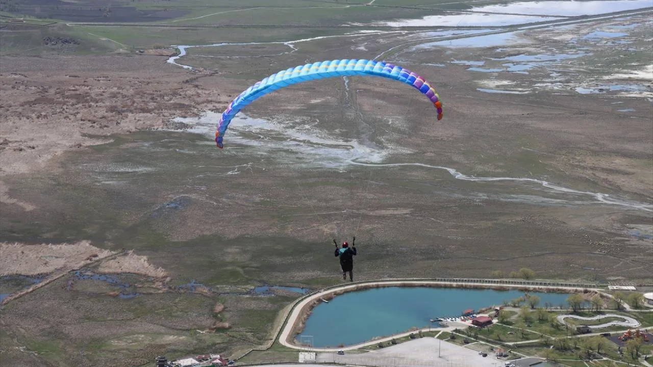Erzincan'da Yamaç Paraşütü ve Paramotor Sporları