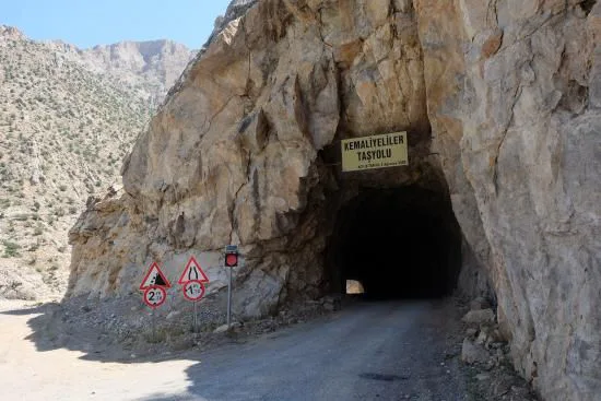 Kemaliye Taş Yolu: Karanlık Kanyon'un İstisnai Yapısı