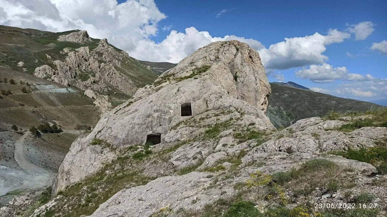 Kızlar Kalesi (Köşküngar): Erzincan'ın Kayaya Oyulmuş Sırrı